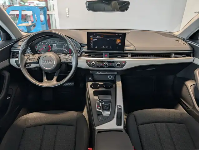 Audi A4 view 12
