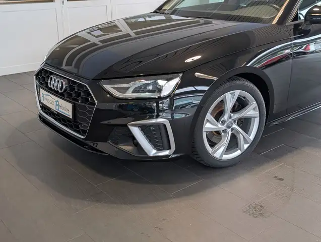 Audi A4 view 4