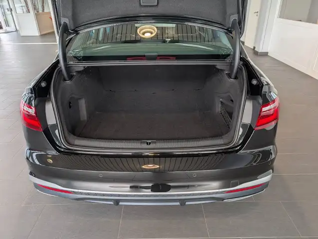 Audi A4 view 11