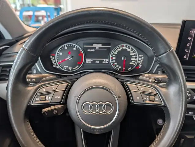 Audi A4 view 14