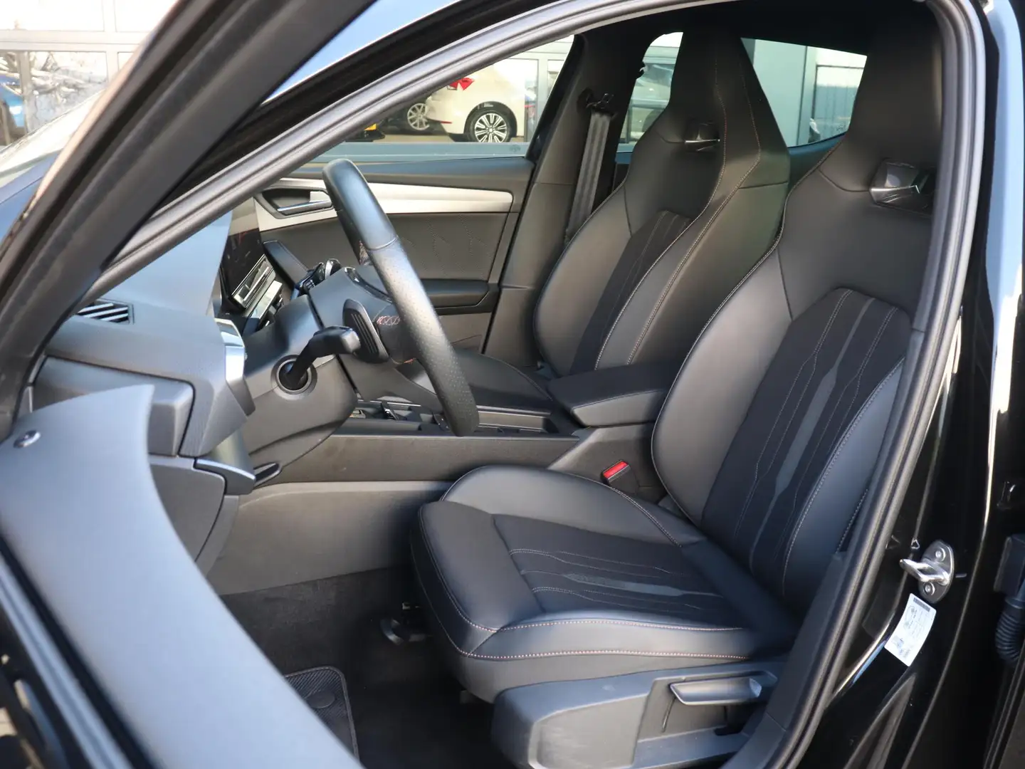 CUPRA Leon 1.4 e-Hybrid 204pk | Achteruitrijcamera | Verwarmd Zwart - 2