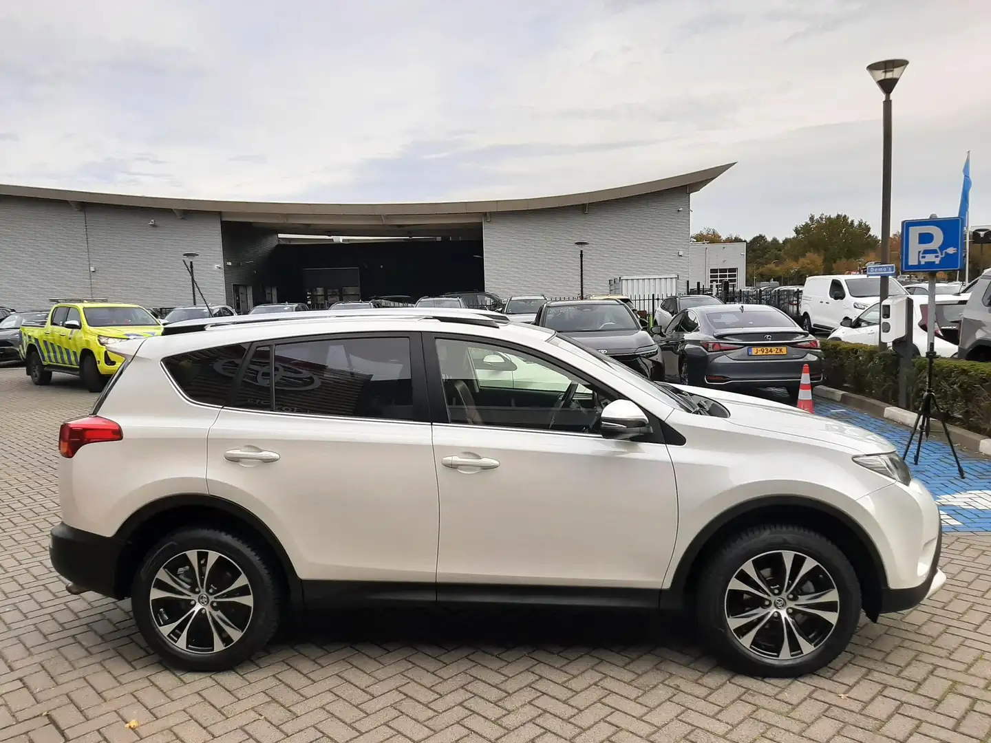 Toyota RAV 4 2.0 Executive Business 4WD TREKHAAK PANODAK LEDER Blanc - 2