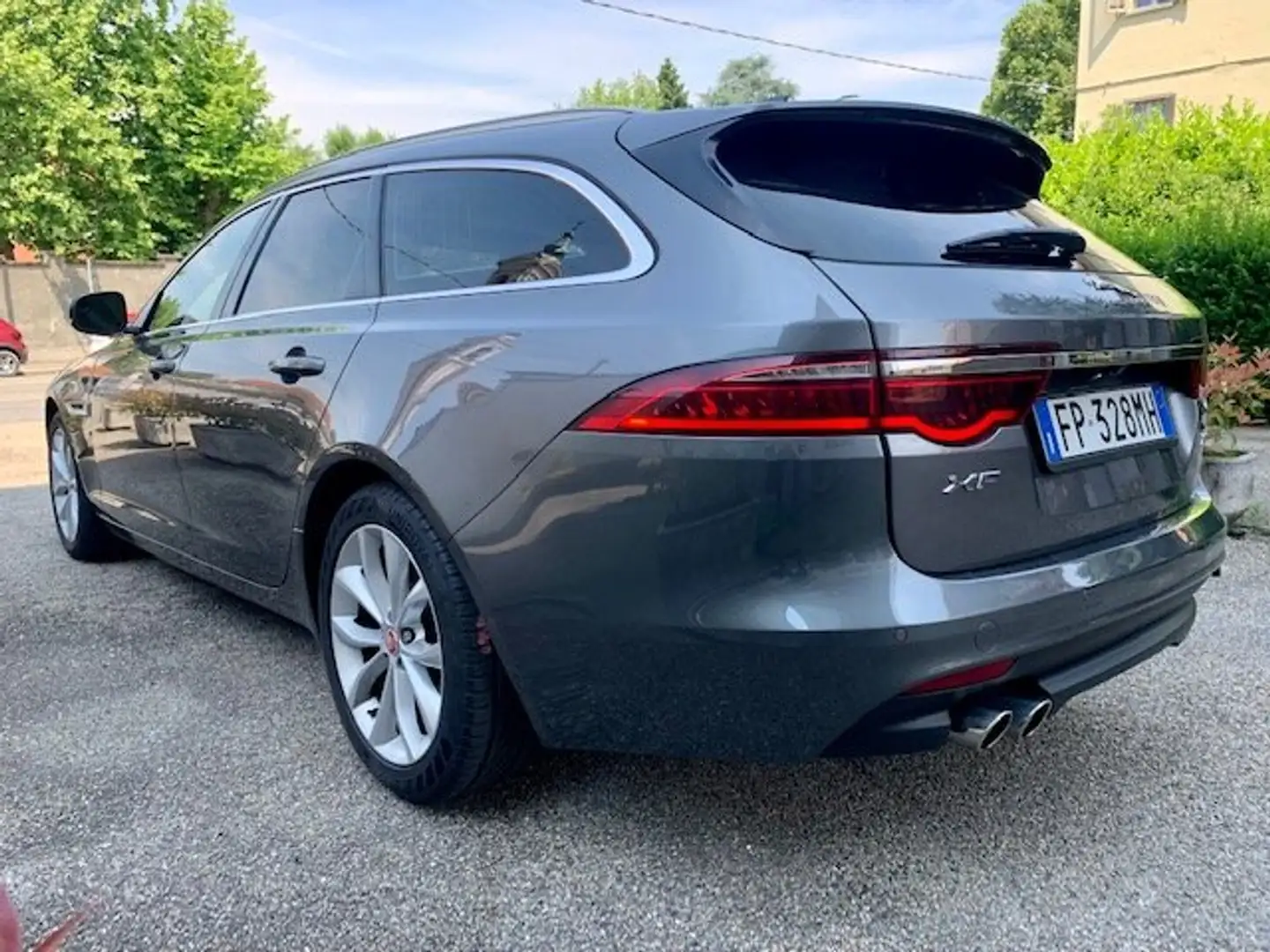 Jaguar XF Sportbrake 2.0d 180cv 4WD PRESTIGE FULL Gris - 2