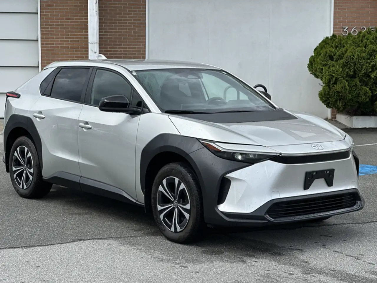 Toyota bZ4X снимка Toyota bZ4X