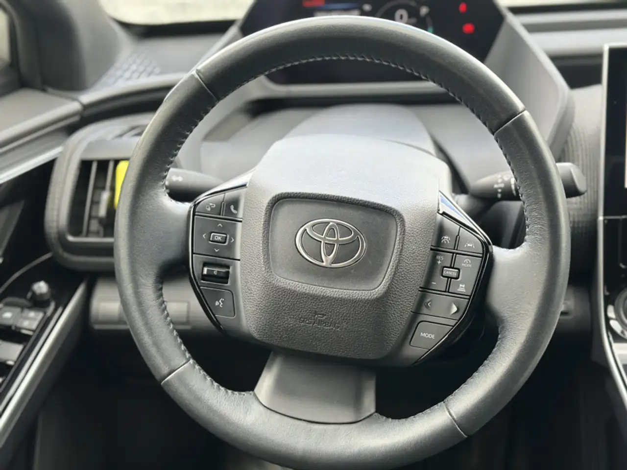 Toyota bZ4X снимка Toyota bZ4X