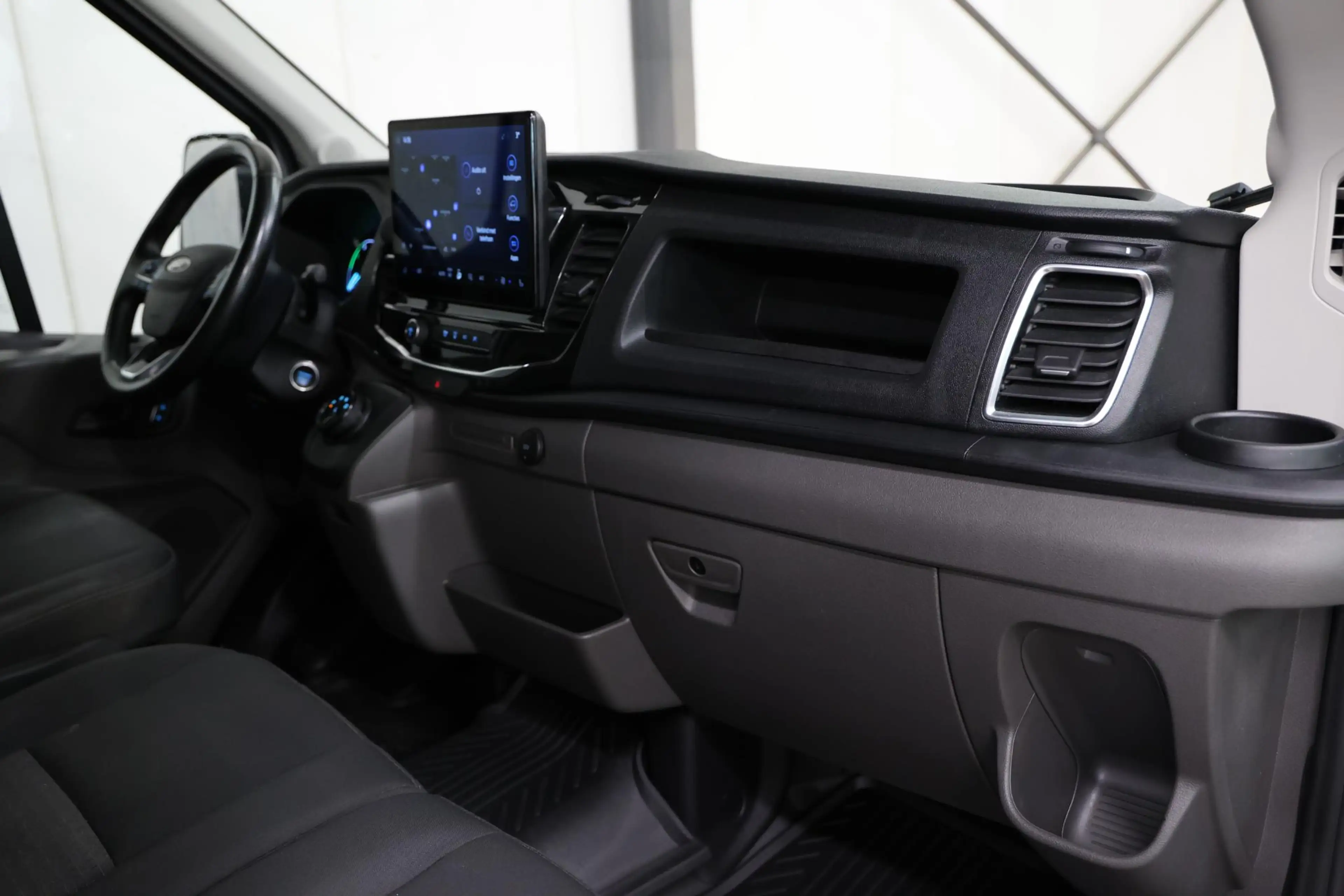 Ford E-Transit 350 L4H3 Trend 68 kWh — photo 10