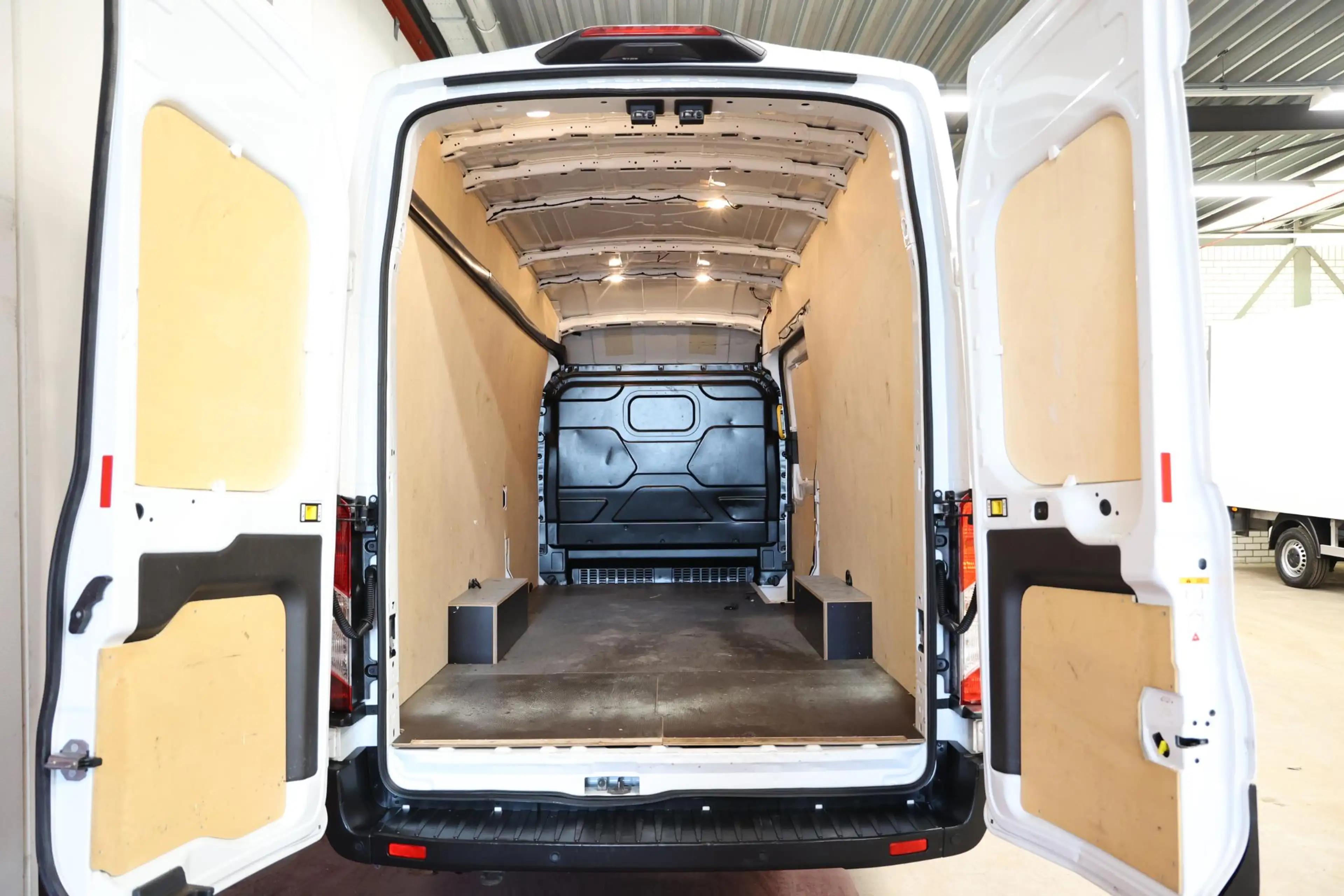 Ford E-Transit 350 L4H3 Trend 68 kWh — photo 3
