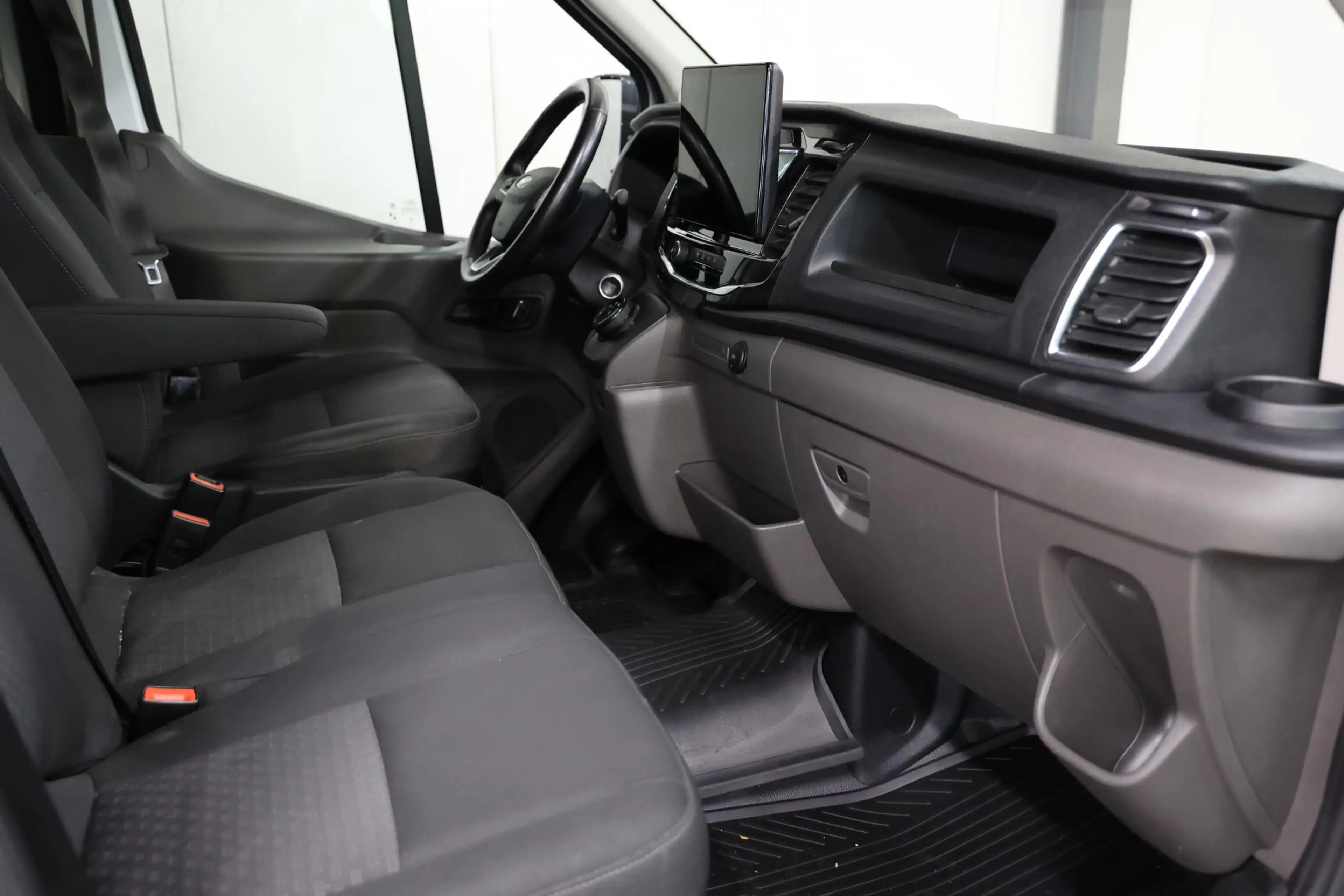 Ford E-Transit 350 L4H3 Trend 68 kWh — photo 9