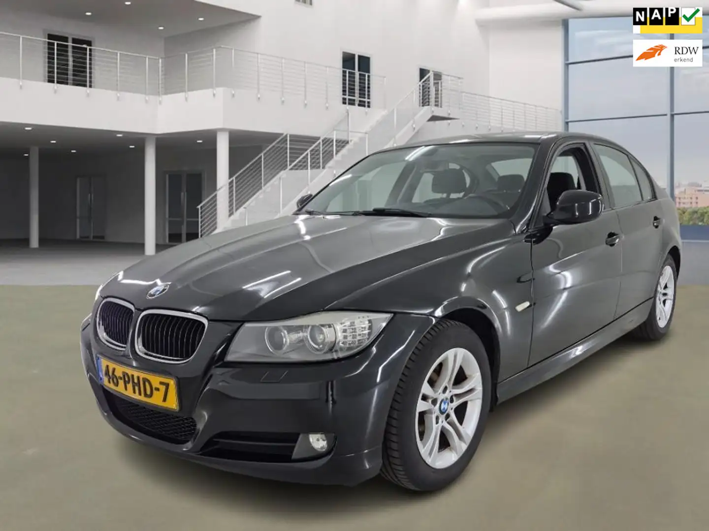 BMW 318 3-serie 318i Business Line / NL prijs 5999 Zwart - 1