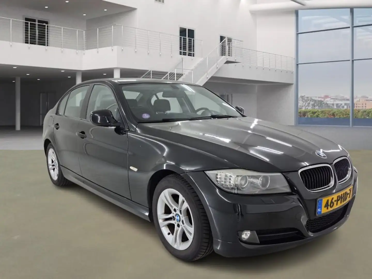 BMW 318 3-serie 318i Business Line / NL prijs 5999 Zwart - 2