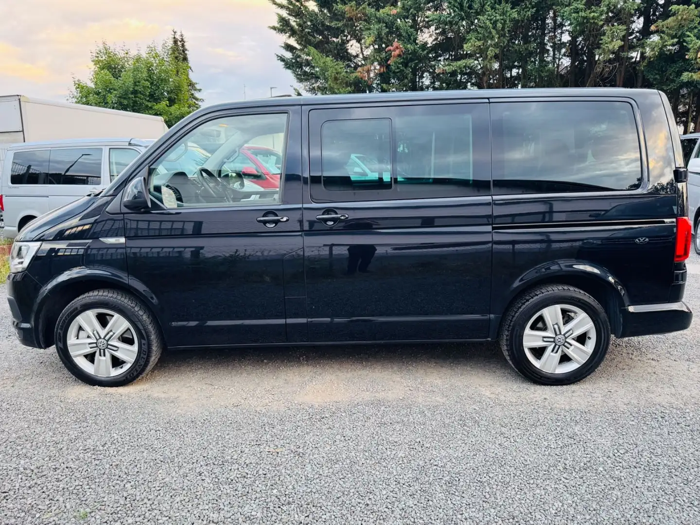 Volkswagen T6 Multivan 4Motion/Aut/Navi/AHK/Schiebedach/SH Schwarz - 2