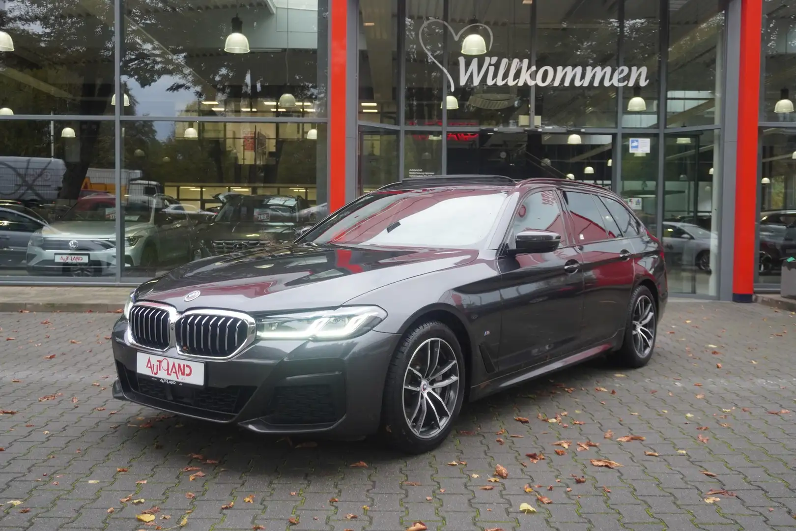 BMW 530 530i M-Sport MHEV Laser ACC Navi Pano Grau - 2