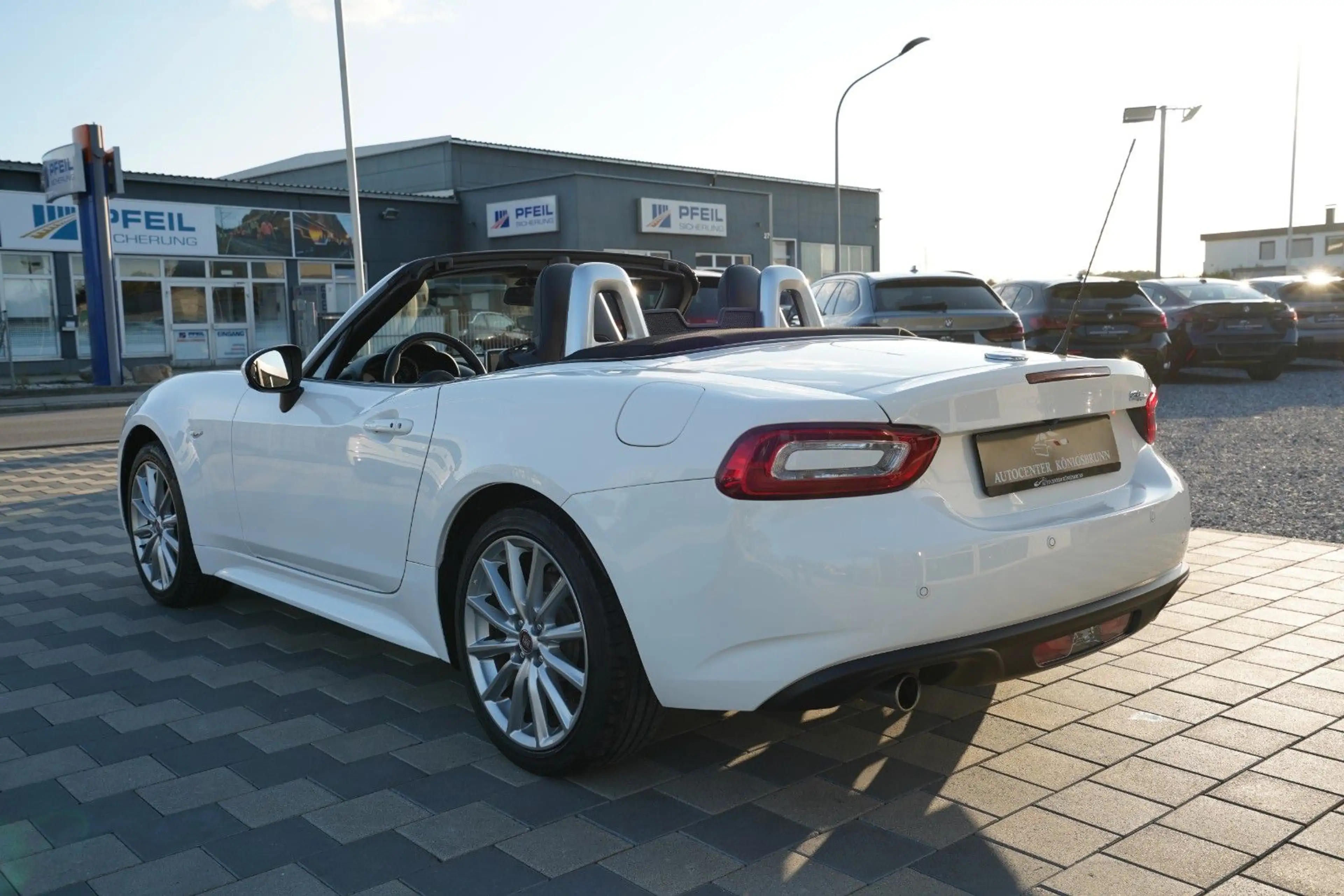 Fiat 124 Spider Lusso*1.Hand*Automatik*Kamera*Navi* — photo 10