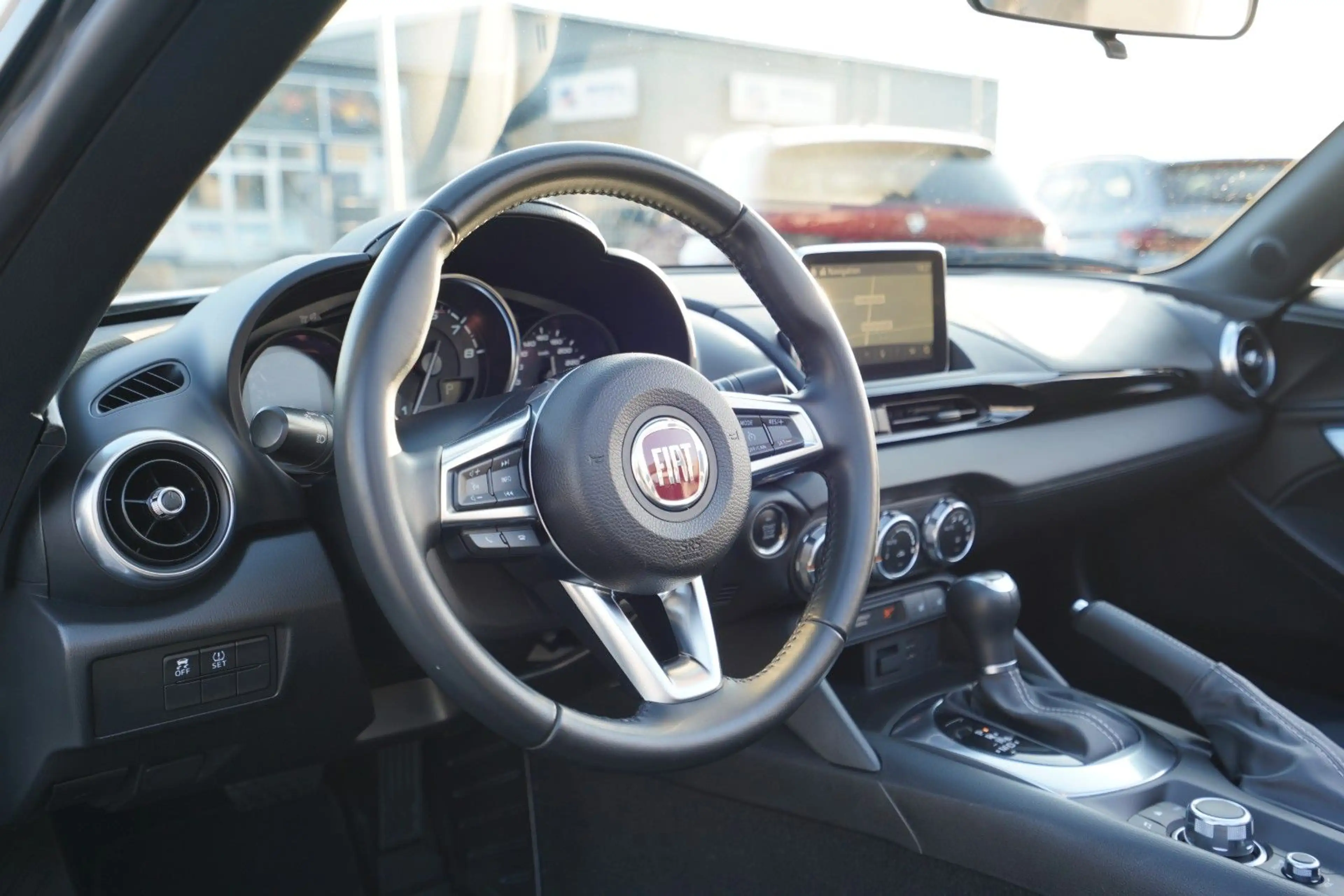 Fiat 124 Spider Lusso*1.Hand*Automatik*Kamera*Navi* — photo 14