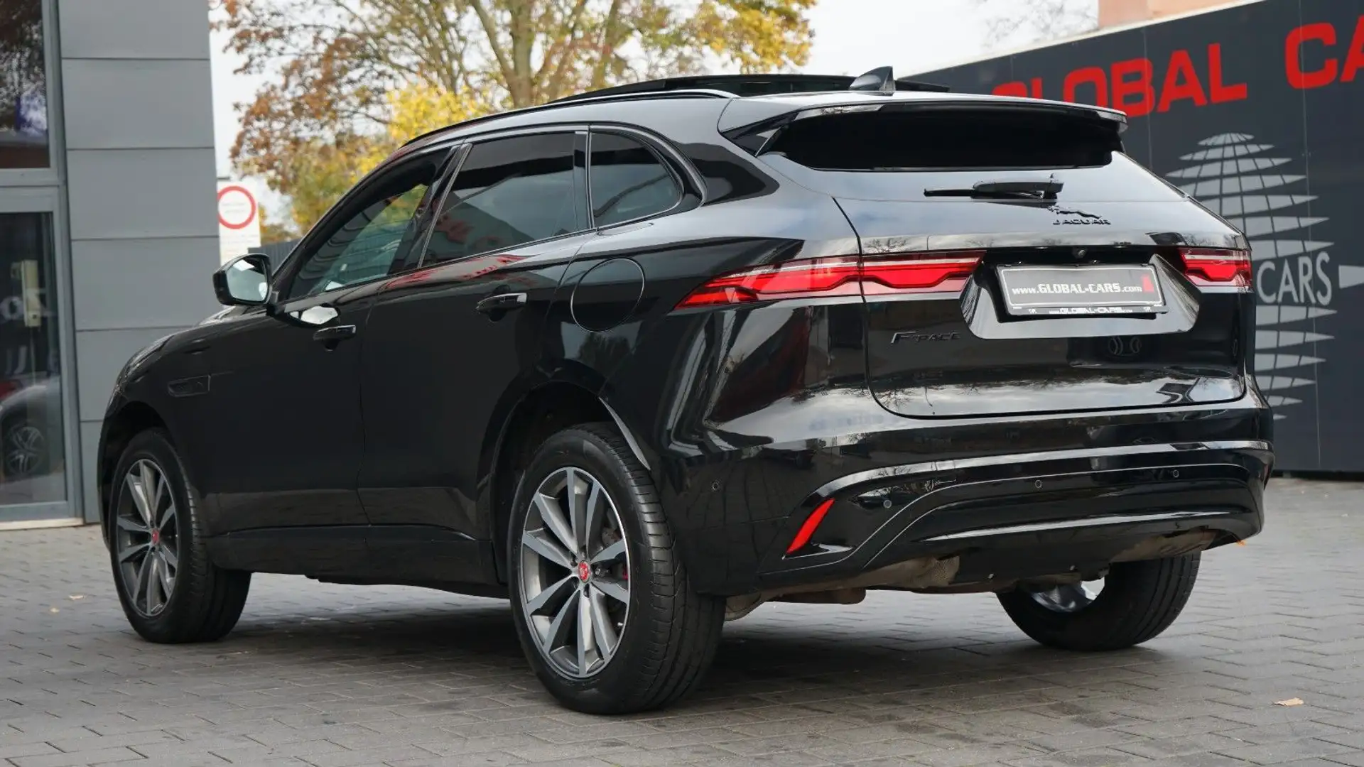 Jaguar F-Pace F-PACE P400e PLUG-IN*BLACK PACK*PANO*ACC*HUD* Schwarz - 2