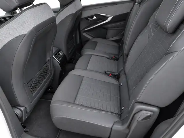 Peugeot 5008 view 5