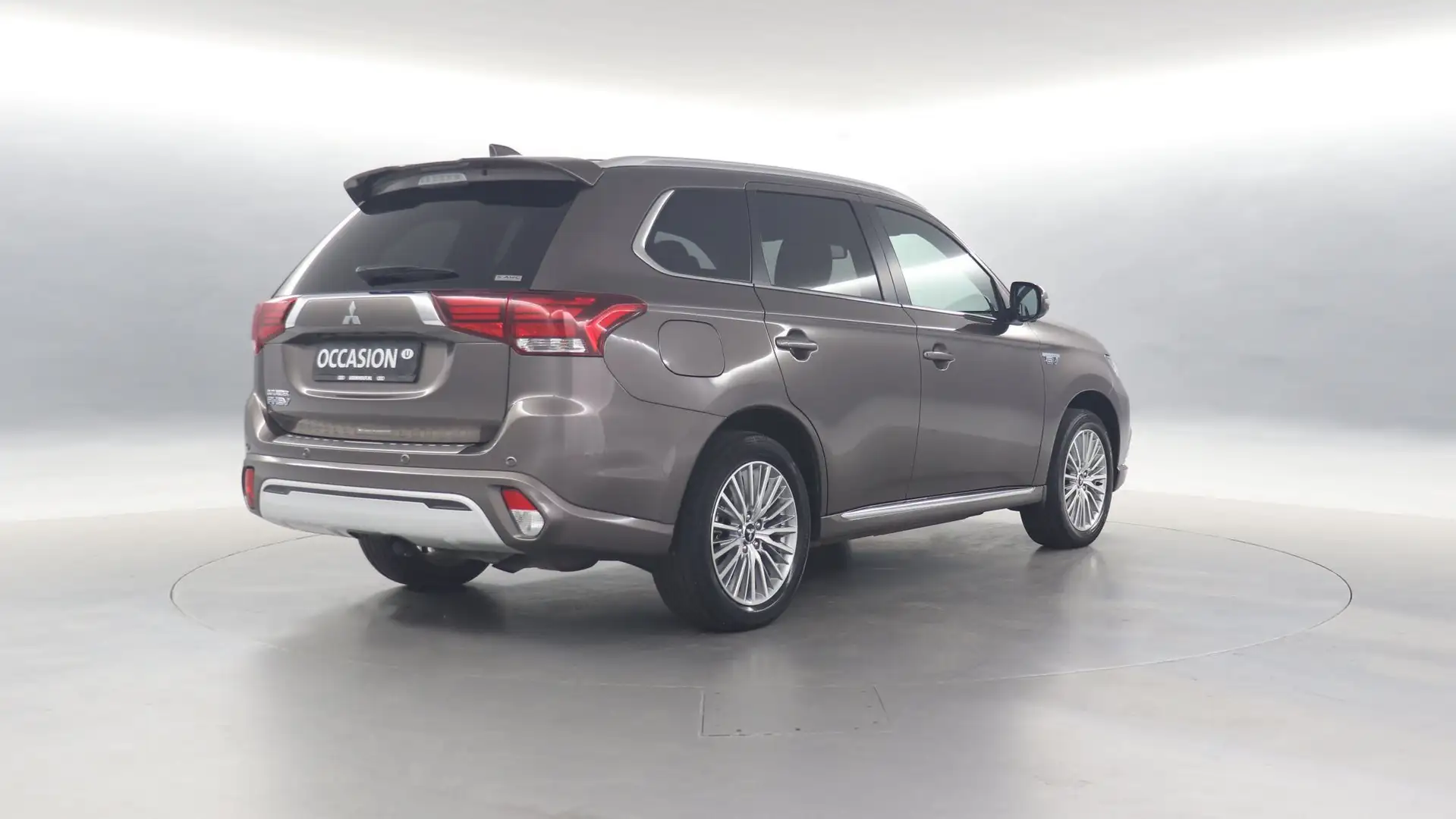 Mitsubishi Outlander 2.4 PHEV Instyle / Navigatie / Stoel+Stuurverwarmi Bruin - 2