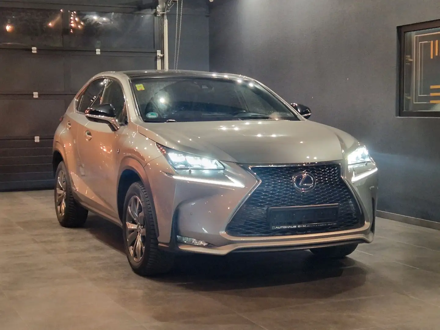 Lexus NX 300 h E-Four F-Sport*360°Kamera*Pano*Head-Up* Silber - 1