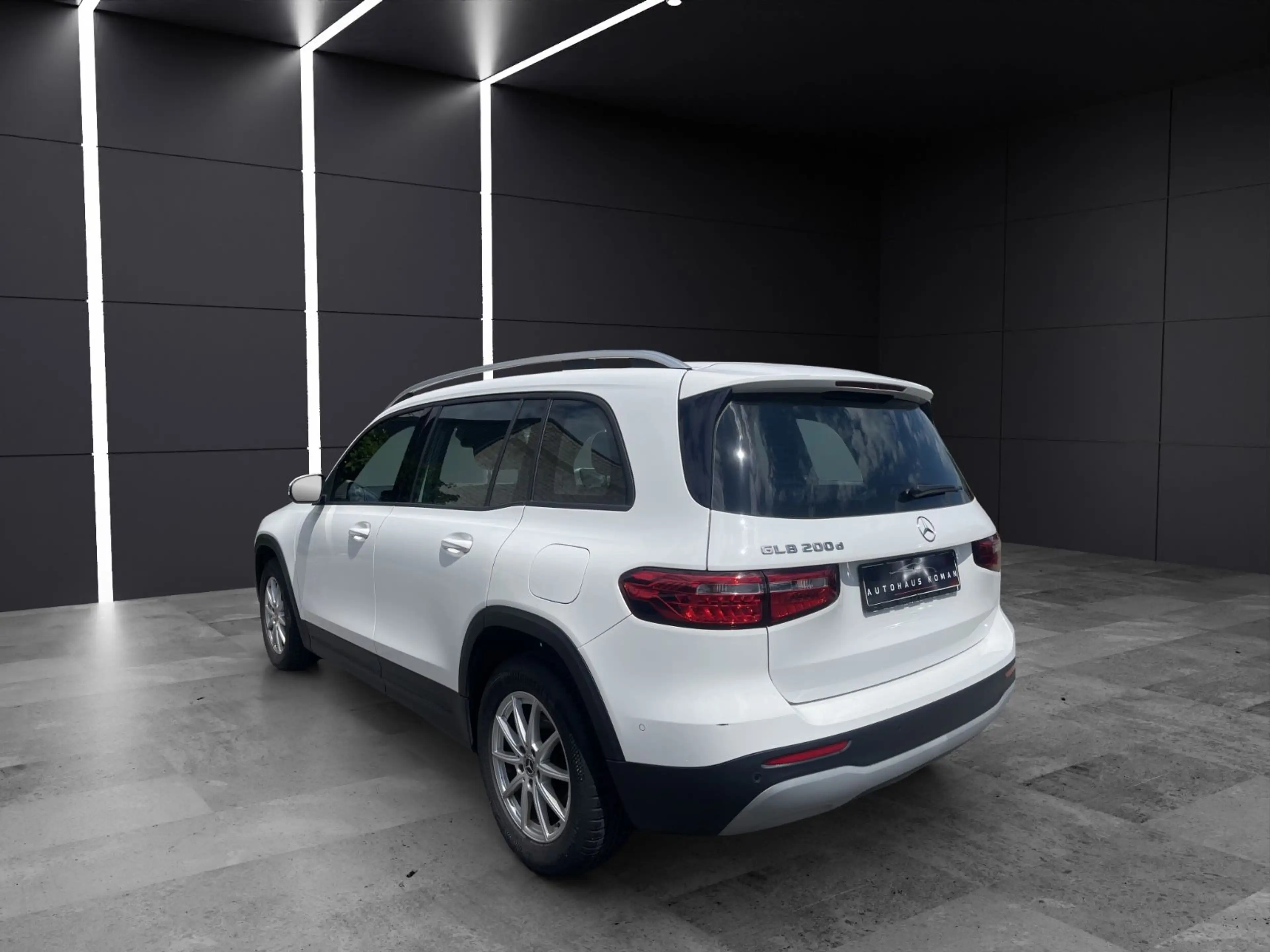Mercedes-Benz GLB 200 d*AUTOM.*KAMERA*1.GAR*WIDESCREEN*S-HEFT* — photo 6
