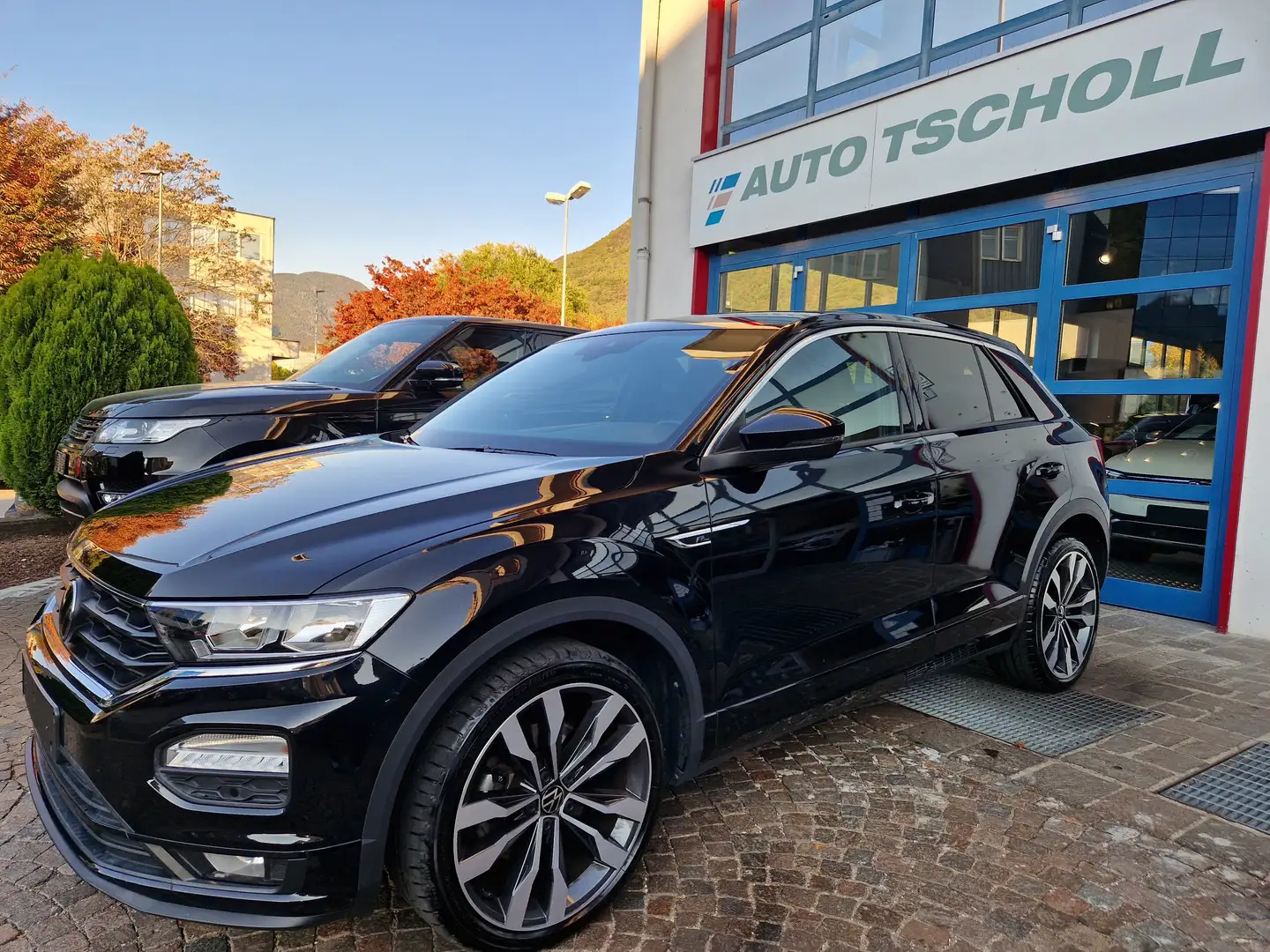 Volkswagen T-Roc 2.0TSI DSG 190Cv 4Motion R-Line Navi 19" beats PDC Schwarz - 1