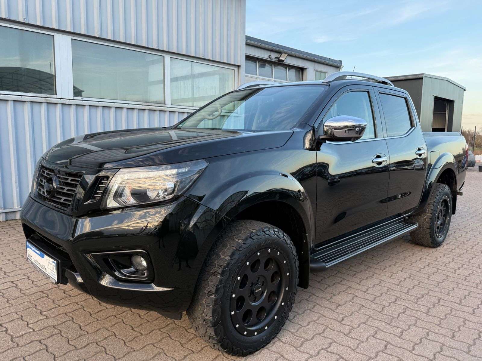 Second hand Nissan Navara 2.3