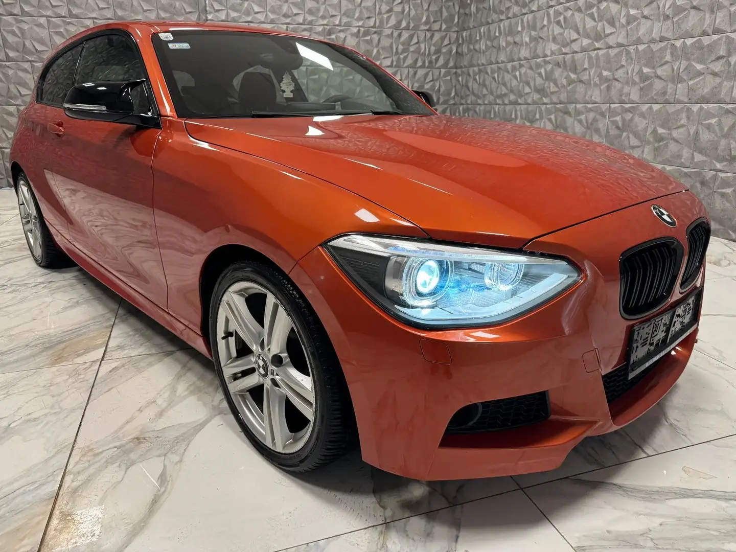 BMW 118 d M-Paket * Bi-Xenon-Navi- Park-Distance * Orange - 1