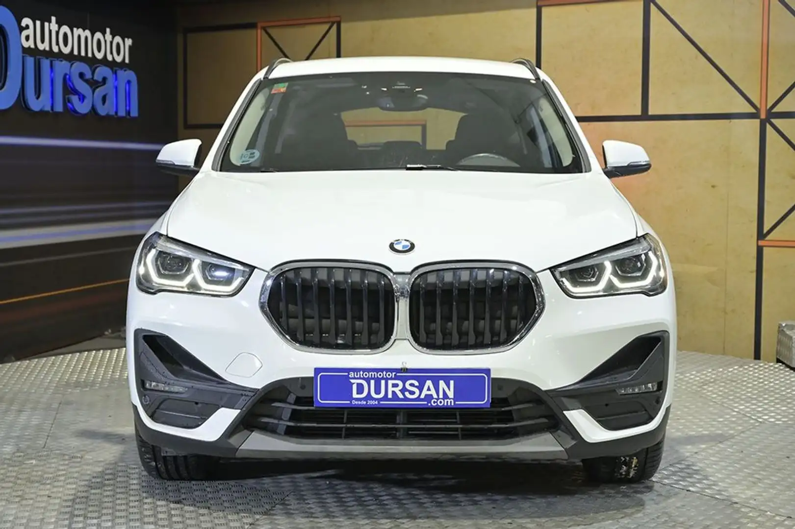 BMW X1 sDrive 18dA Business Blanc - 2