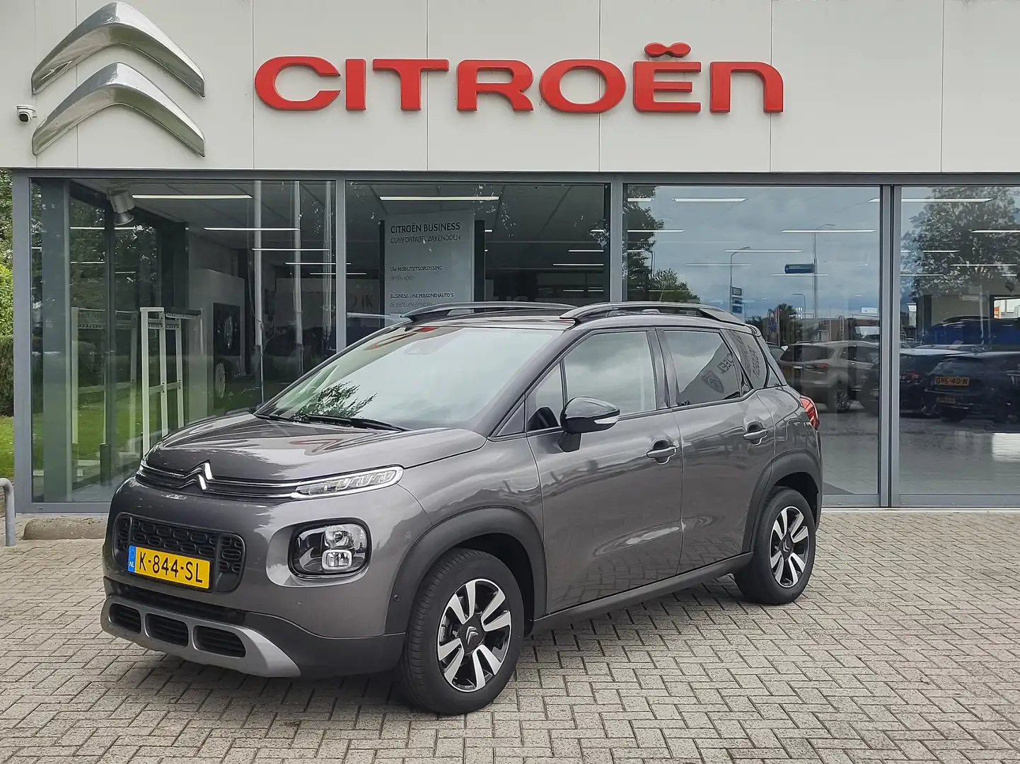 Citroen C3 Aircross 1.2 PureTech S&S Shine Grijs - 1