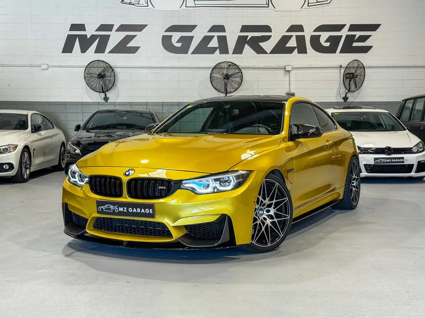 BMW M4 Geel - 1