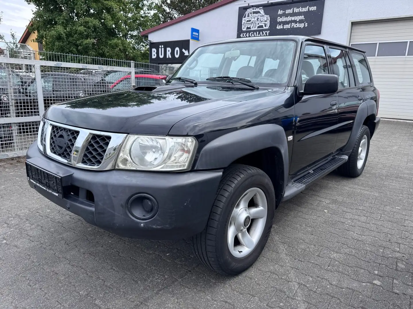 Nissan Patrol 3.0l TD, Comfort Schwarz - 1