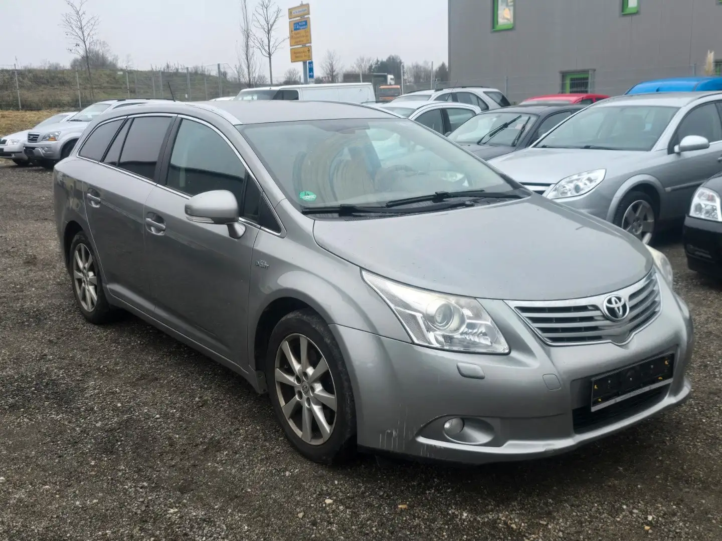 Toyota Avensis Kombi Executive Euro 5 Silber - 1