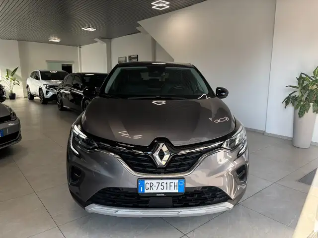 Renault Captur view 2