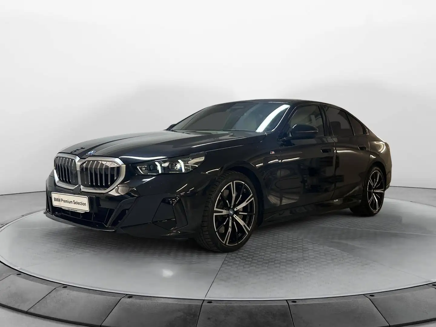 BMW 550 550e xDrive Berlina MSport Zwart - 1