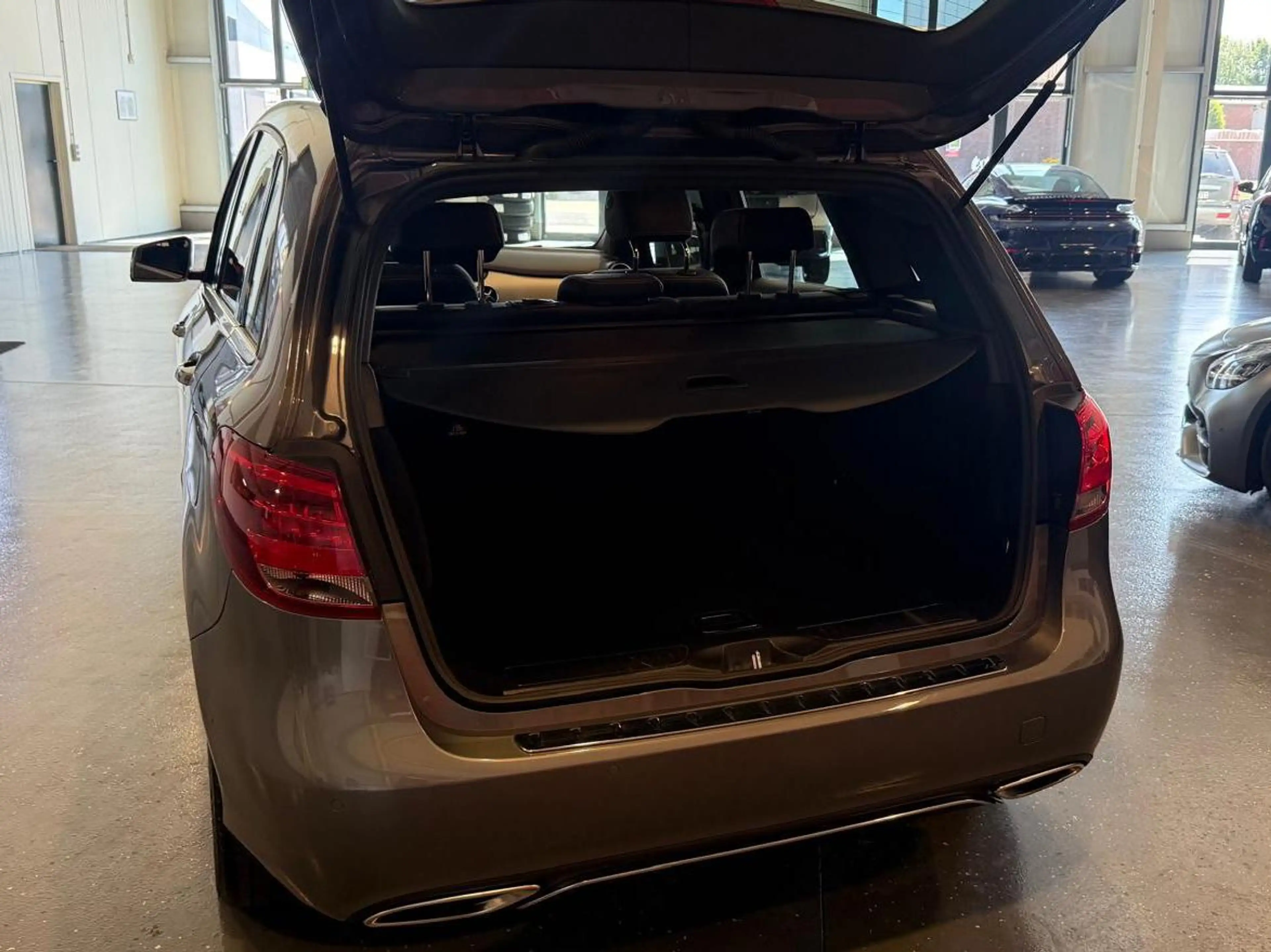Mercedes-Benz B 180 B 180 Urban/Automatik/schw. AHK/Navi/Klima — photo 6
