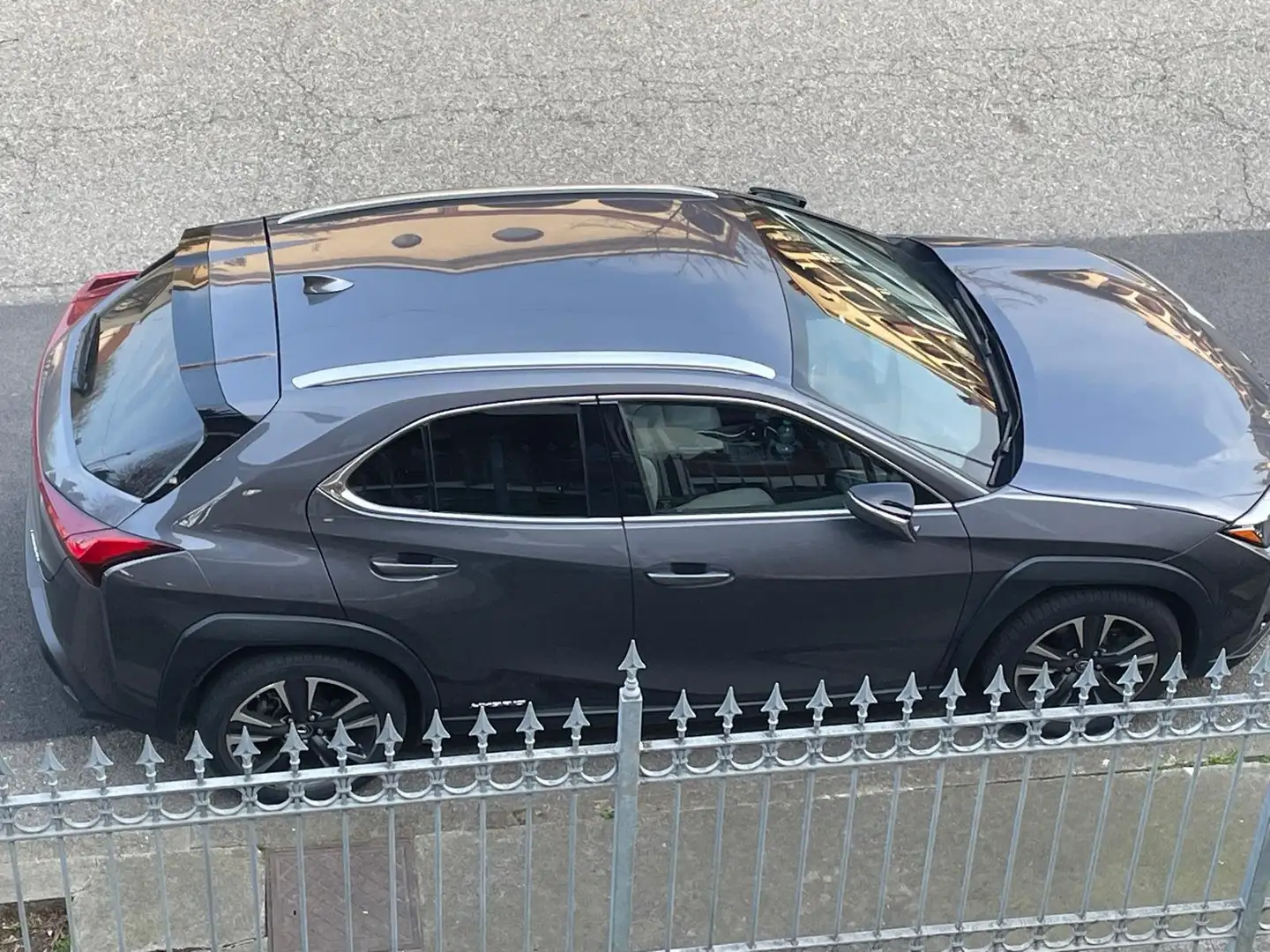 Lexus UX 250h premium Gri - 2