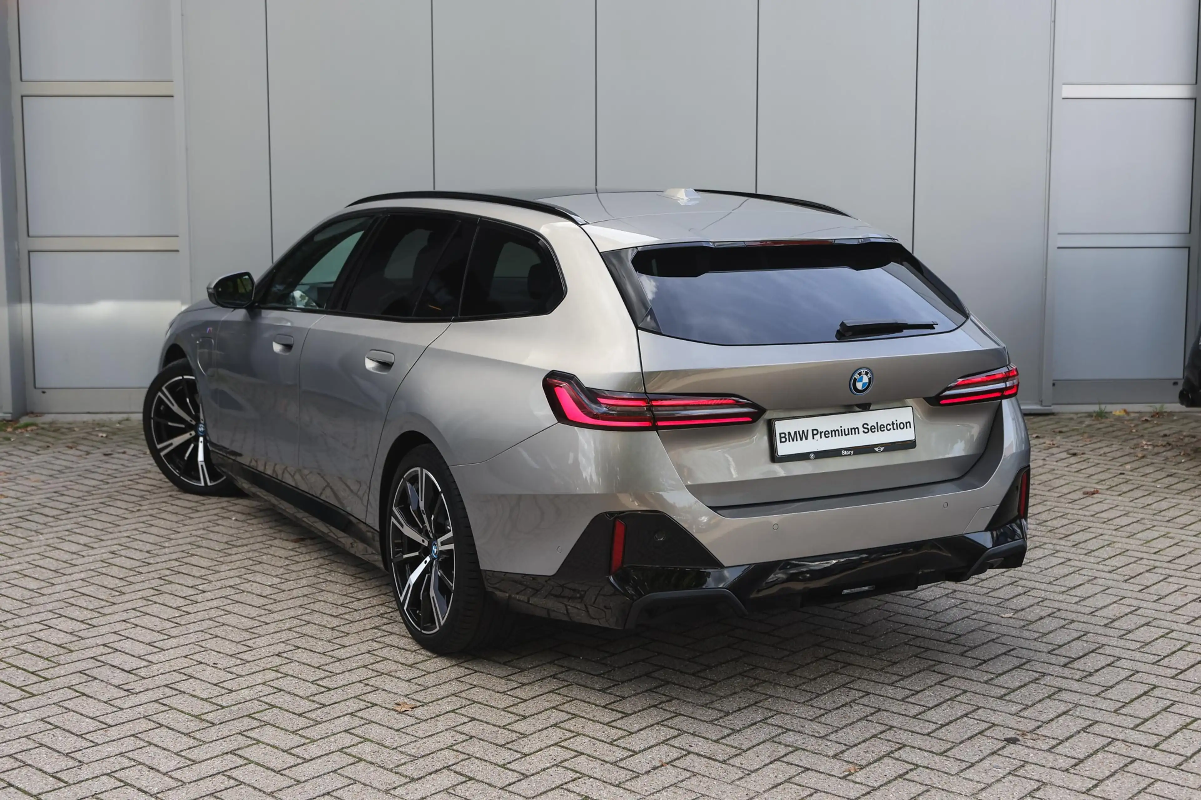 BMW 530 5 Serie Touring 530e M Sport Automaat / Panoramada — photo 2