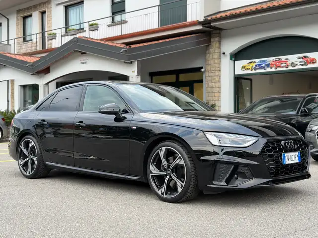 Audi A4 A4 V 2024 Berlina 35 2.0 tdi mhev S line edition 163cv s-tronic