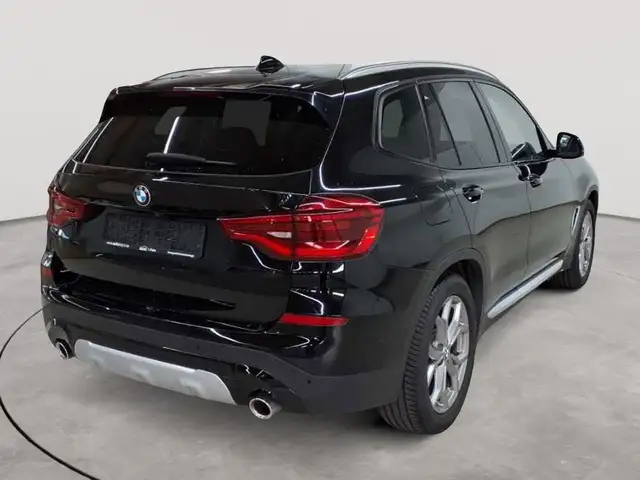 BMW X3 view 4