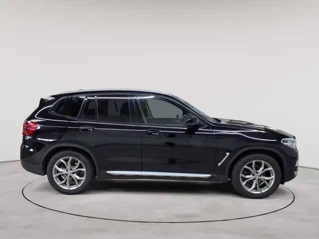 BMW X3 view 3
