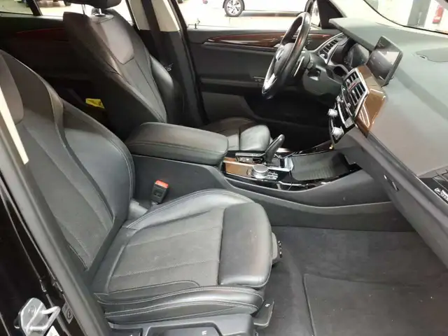 BMW X3 view 8