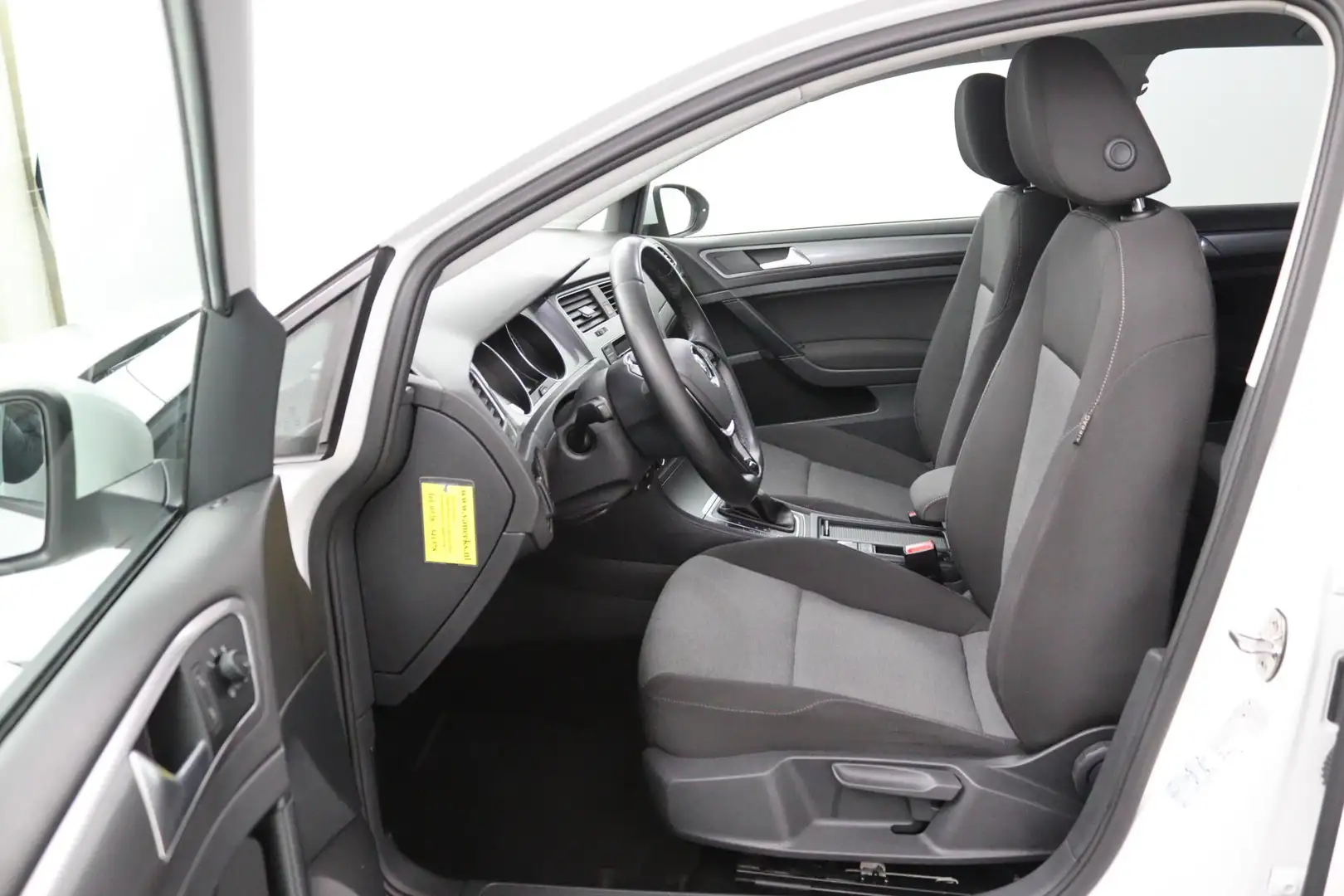 Volkswagen Golf 1.2 TSI Highline Rijklaarprijs! Nieuwe distributie Wit - 2