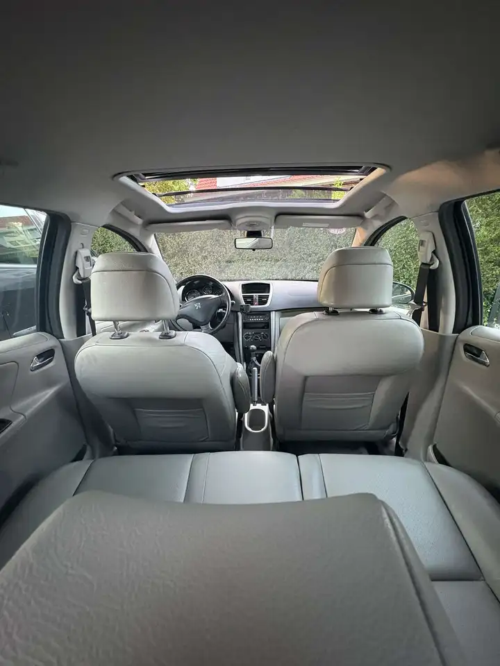 Peugeot 207 peugeot  essence - toit ouvrant