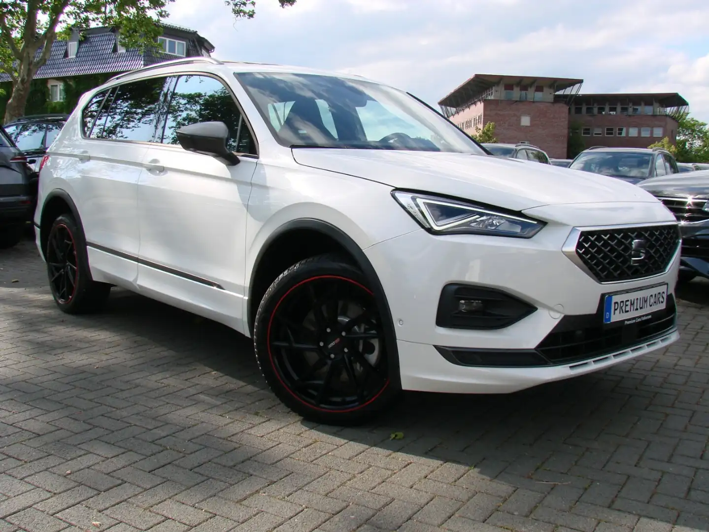SEAT Tarraco 2.0TSI FR 4Drive ACC Pano Standheizung AHK Weiß - 1