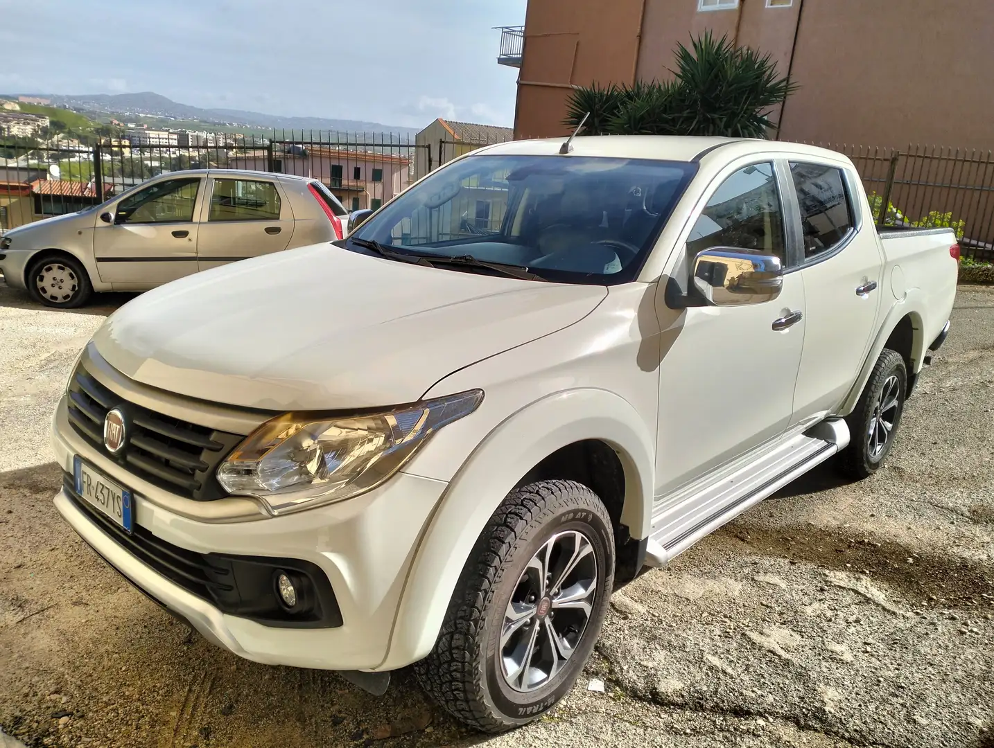Fiat Fullback Fullback+2.4+doppia+cabina+LX+4wd+s Білий - 1