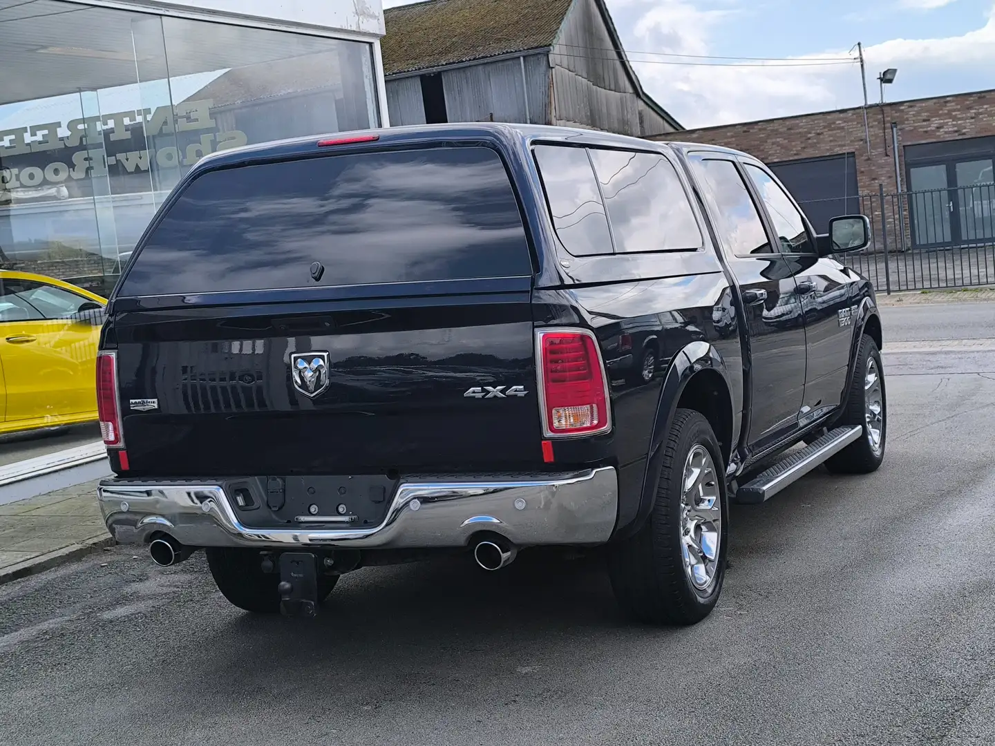 Dodge RAM RAM 5.7 LPG LARAMIE PNEUMATIQUE TVAC CREWCAB/FULL Zwart - 2