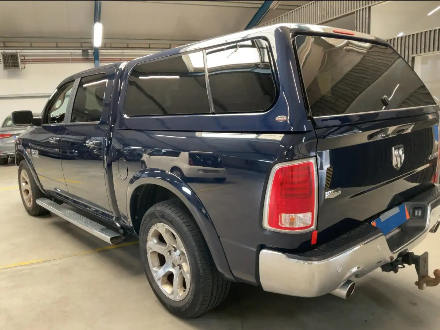 Dodge RAM RAM 5.7 LPG LARAMIE PNEUMATIQUE TVAC CREWCAB/FULL Zwart - 2
