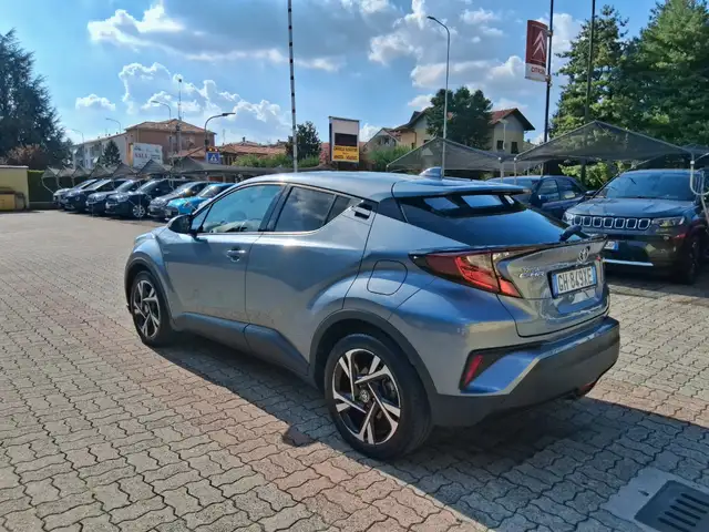 Toyota C-HR+ view 3