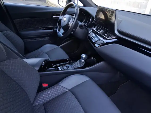 Toyota C-HR+ view 10