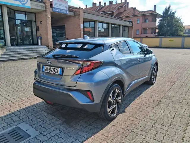 Toyota C-HR+ view 5