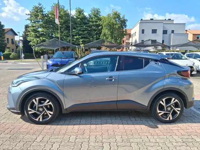 Toyota C-HR+ view 2